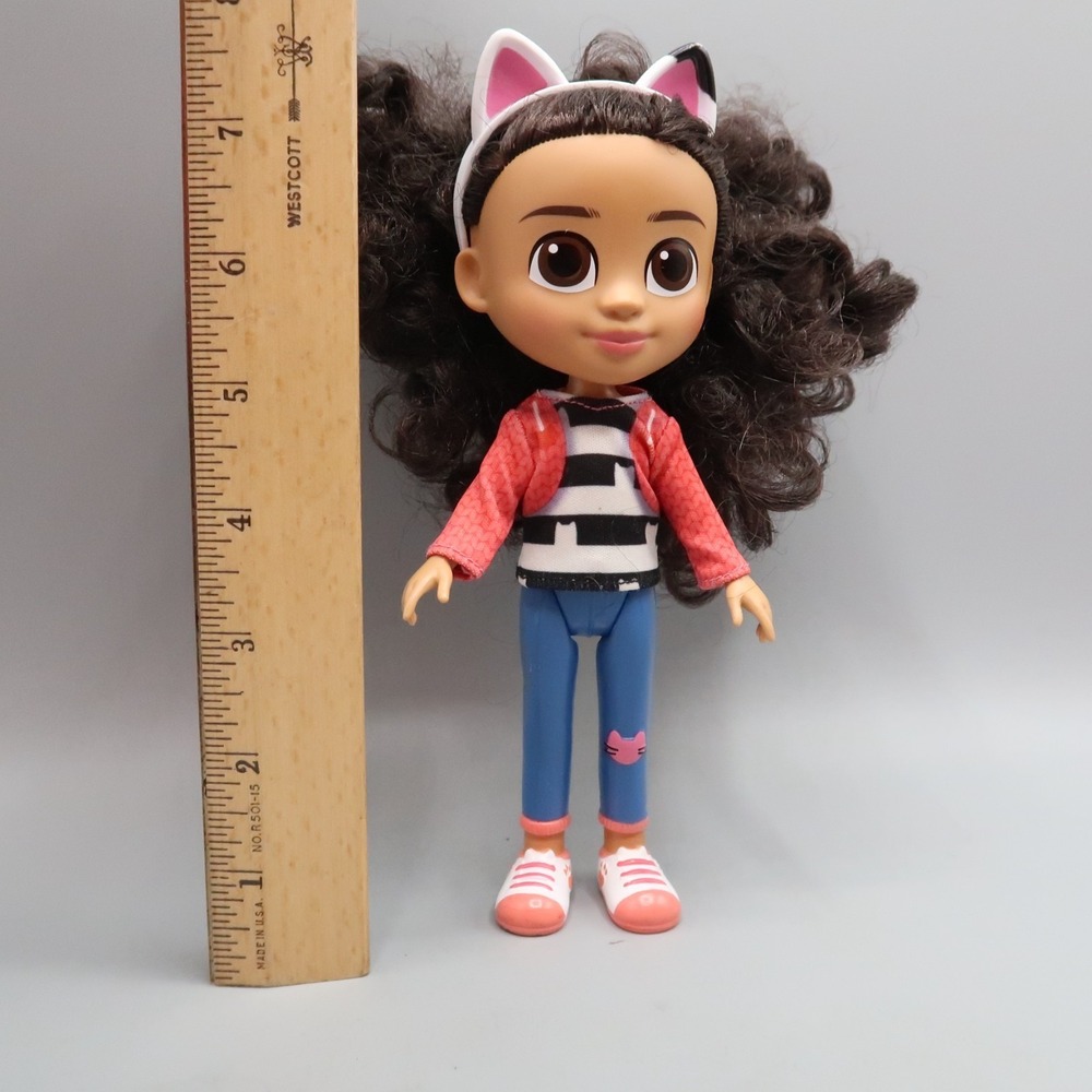 Gabby's Dollhouse 8in Classic Gabby Girl Doll Netflix Show Dreamworks Figure - Picture 3 of 5